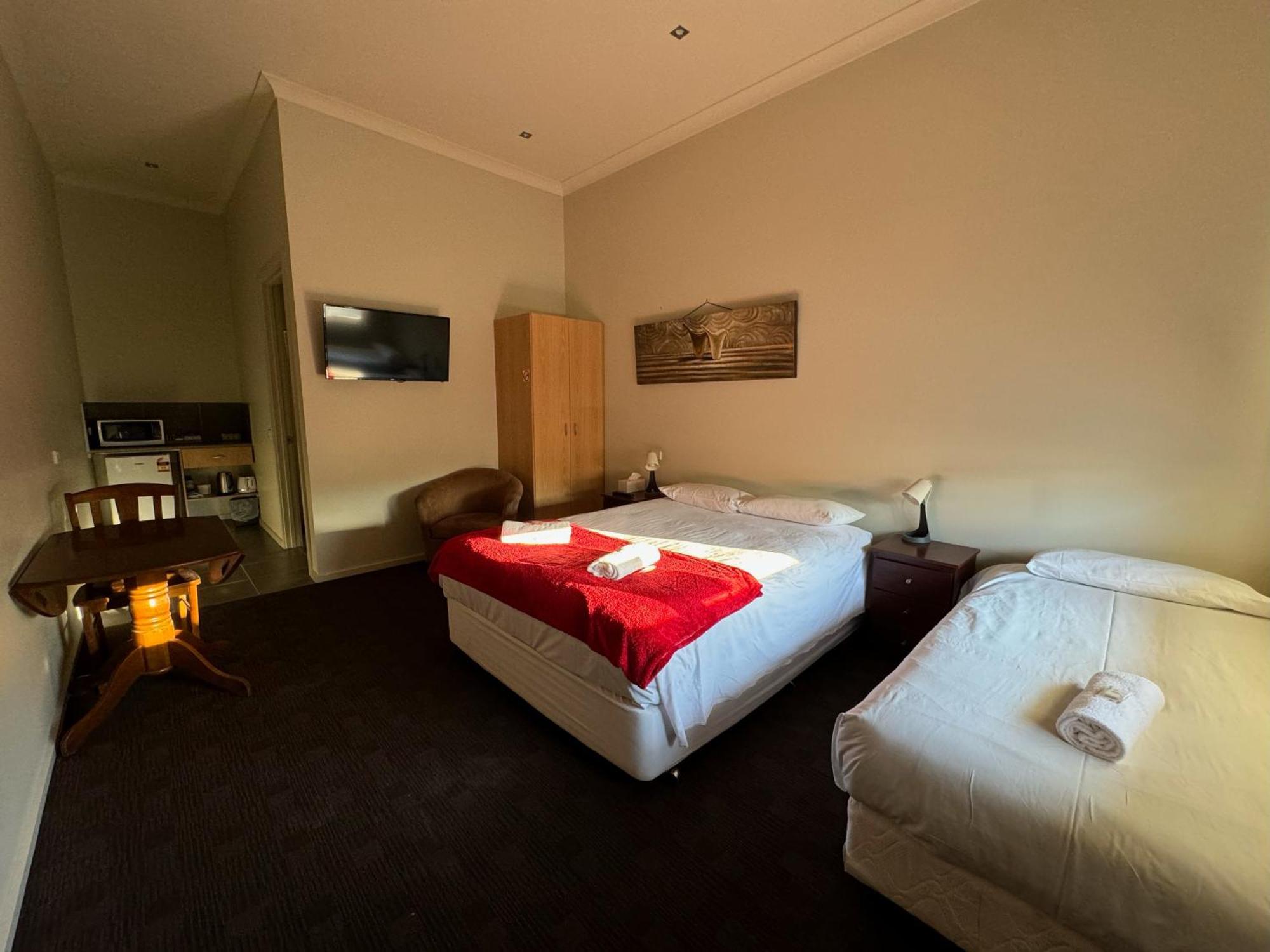 Falcon Hotel Motel Kanyapella Kültér fotó